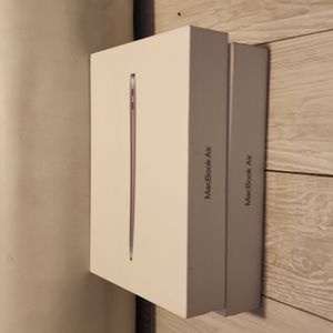 2 apple empty boxes